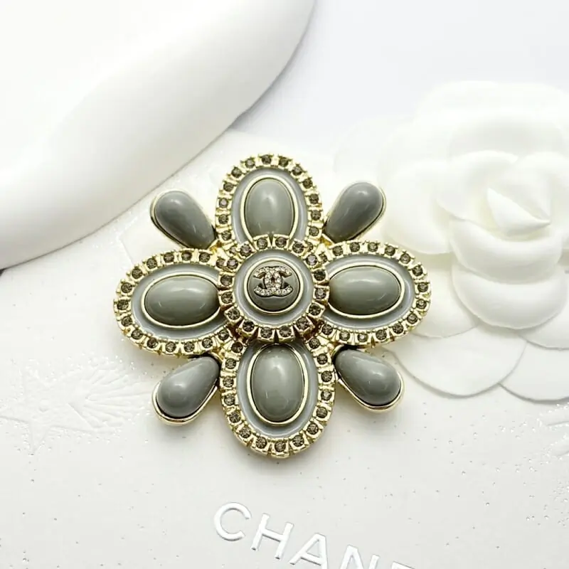 chanel brooches pour femme s_12530634